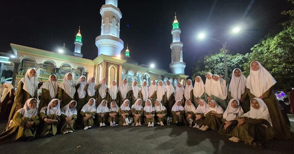 rombongan ziarah santri putri pondok modern darul birri di cilongok
