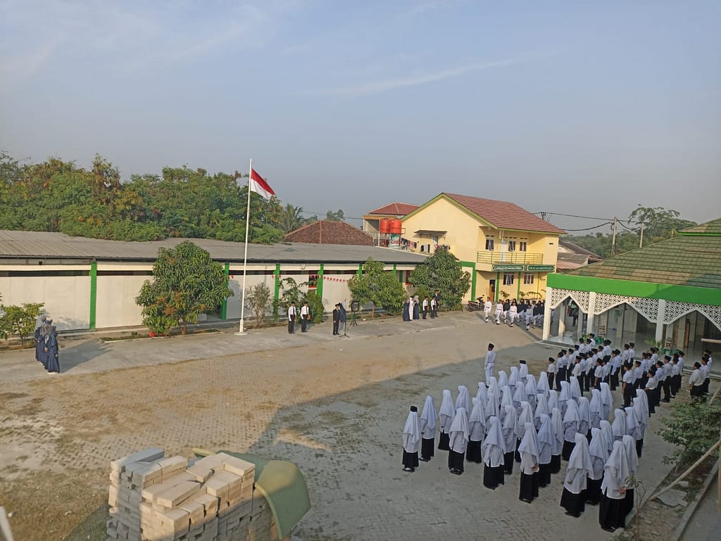 upacara 17 agustus 2023 pondok modern darul birri