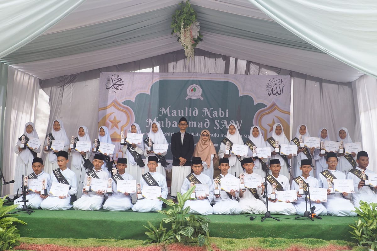 Peringatan Maulid Nabi Muhammad SAW di Pondok Modern Darul Birri Tangerang Banten