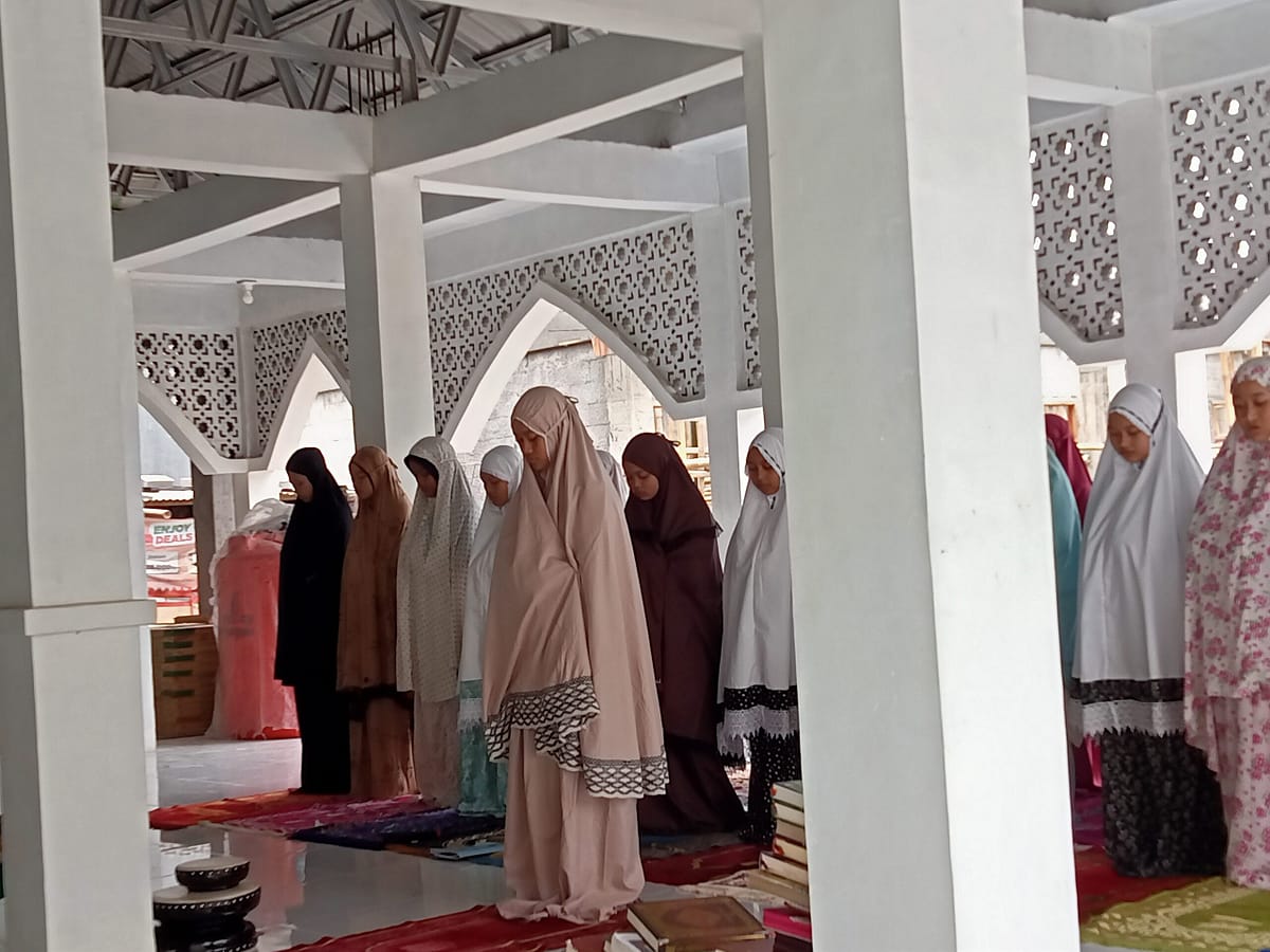 sholat-dhuha-pondok-modern-darul-birri