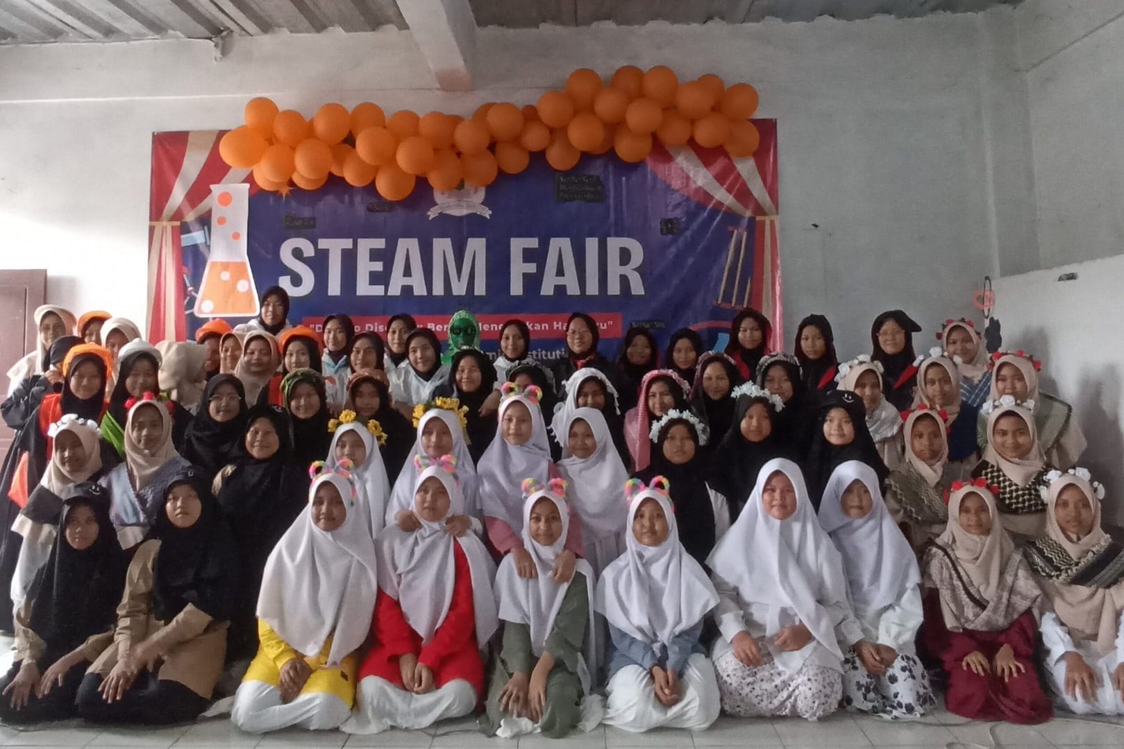 All Santri Putri pada STEAM Fair 2025 Pondok Modern Darul Birri