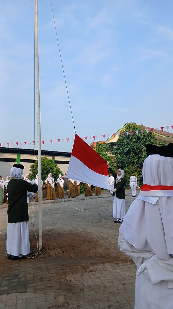 Semarak Upacara Bendera 17 Agustusan di Darul Birri pengibaran