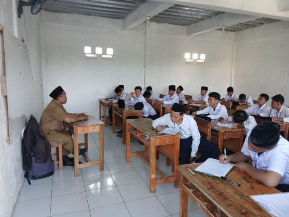 PTS Ganjil 2025 di Pondok Pesantren Modern artikel