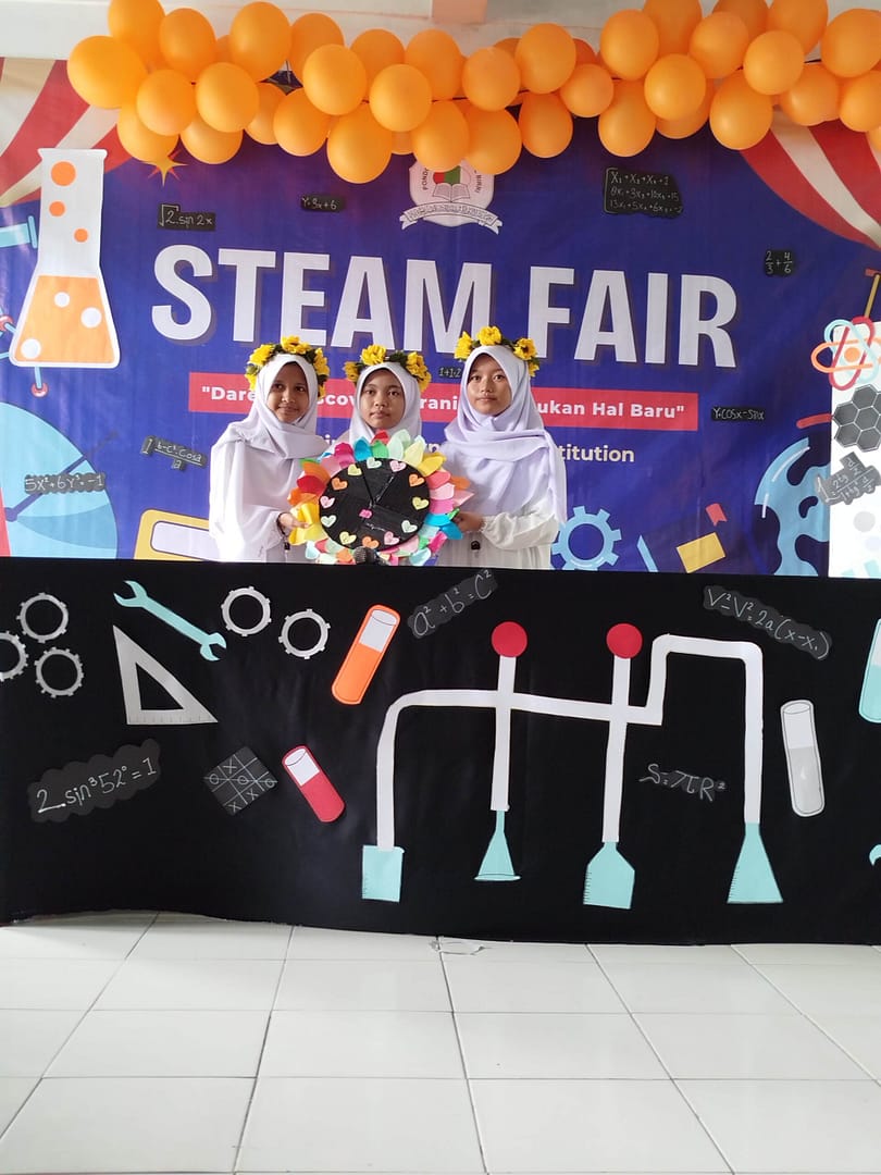 Jam Matahari STEAM Fair 2025 Pondok Modern Darul Birri